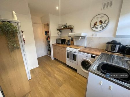 3 bedroom terraced house to rent - Photo 2