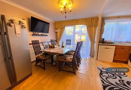 3 bedroom terraced house to rent - Photo 5