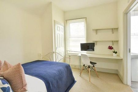 5 bedroom terraced house to rent - Photo 4