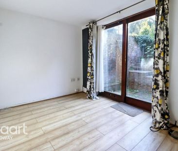 Studio to rent - Photo 2