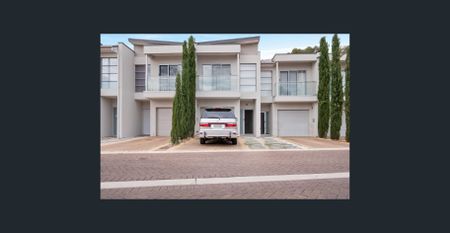 STYLISH & SECURE TOWNHOUSE! - Photo 4