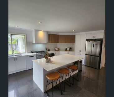 Spacious Family Home in Sought-After Glenwood Park Estate - Photo 6