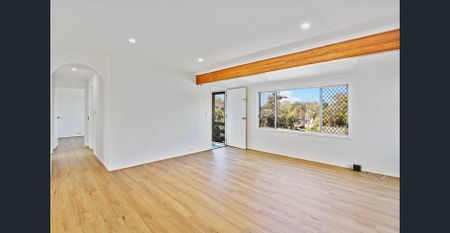 Cozy Dual Family Living in Woodridge, QLD! - Photo 2