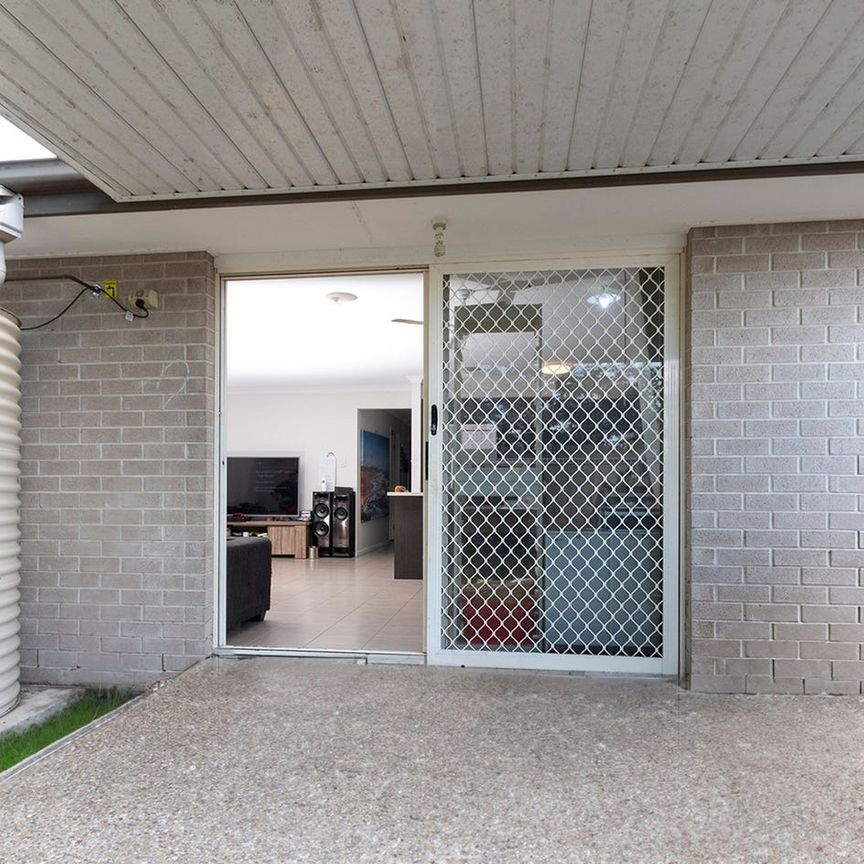 Modern 3 Bedroom home - Photo 1