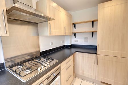 2 Bedroom Mid Terraced House To Rent - Photo 5