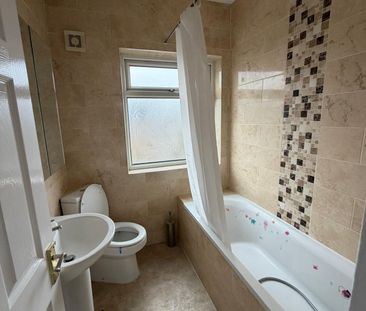 Three bed house off ilford lane ideal for working families- £2500 - Photo 6