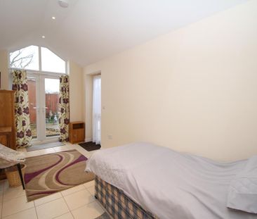 Detached bungalow to rent - Photo 1