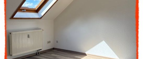 3-Zimmer-Dachgeschoss-Wohnung in Zwickaus Nordvorstadt zu vermieten! - Photo 1
