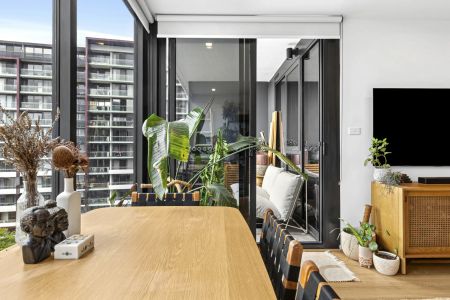 Stylish one bedroom apartment in the hear of Woden with a gym and pool in the complex! - Photo 5