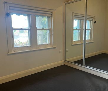 Character home in central location - Photo 5