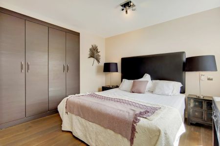 3 Bedroom Apartment - Photo 2