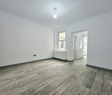 3 bedroom end of terrace house to rent - Photo 1