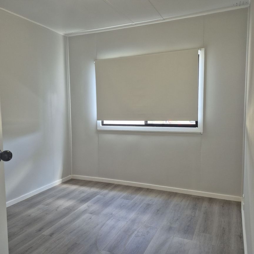 Fully Renovated 1-Bedroom Flat – Just 200m from the Beach&excl; - Photo 1
