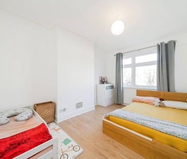 4 bedroom end of terrace house to rent - Photo 4