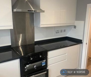 1 bedroom in a flat share to rent - Photo 4