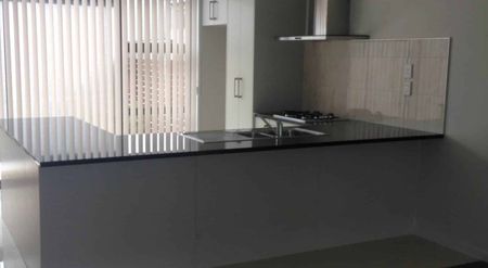 Lovely family home in Addison - Photo 3