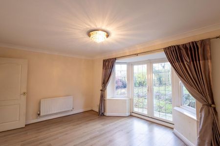 4 bedroom detached house to rent - Photo 2