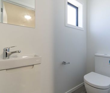 Brand-new upmarket executive townhouse - Photo 1