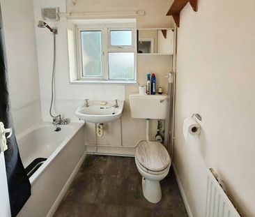 Flat to rent on - Photo 2