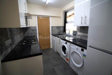 1 bedroom in a house share to rent - Photo 3