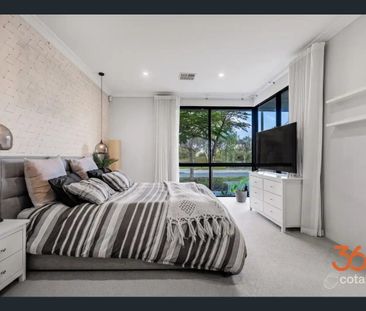 Contemporary Comfort Awaits - Photo 5