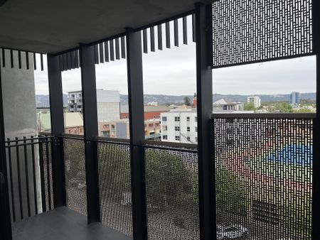 Modern and convenient apartment in prime location! - Photo 2