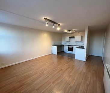 2 bedroom semi-detached house to rent - Photo 4