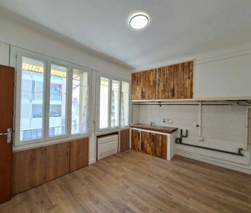 Location Appartement 2 pièces 61m² NIMES 30900 - Photo 2
