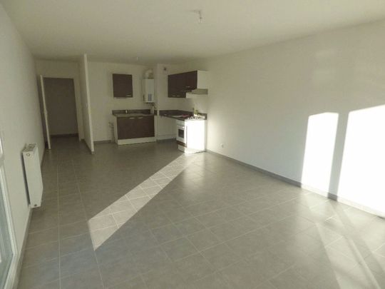 Location Appartement 3 pièces 70m² NOTRE DAME DE BONDEVILLE 76960 - Photo 1