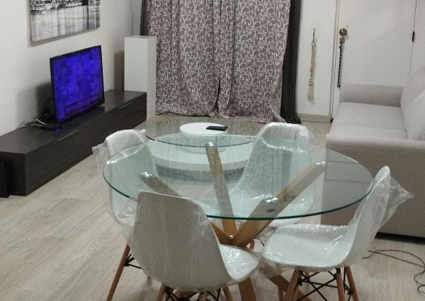 Arrendo apartamento T1 no centro da Costa da Caparica