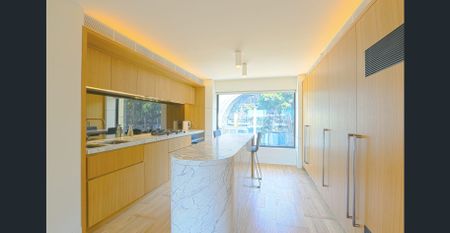 Historic 'Sirius', unbridled luxury, world-class address and views - Photo 5