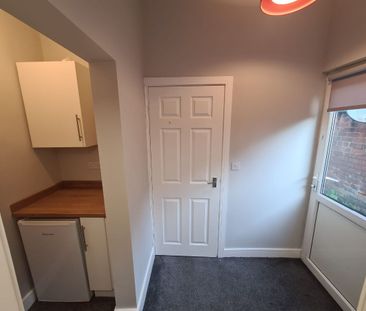 Room 2, 25 Glyn Avenue - Photo 3