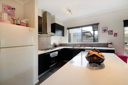 10 Albatross Drive, Pakenham VIC 3810 - House For Rent | Domain - Photo 5