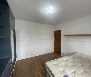 4 bedroom terraced house to rent - Photo 2