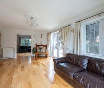 4 bedroom detached house to rent - Photo 2