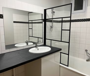 Location Appartement 3 pièces 59m² ST DENIS DE CABANNE 42750 - Photo 6