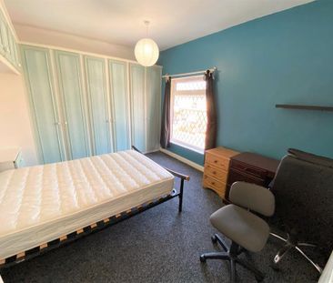 4 bedroom terraced house to rent - Photo 5