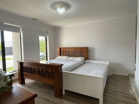 Features Rich Home In Prime Clyde Location - Photo 3