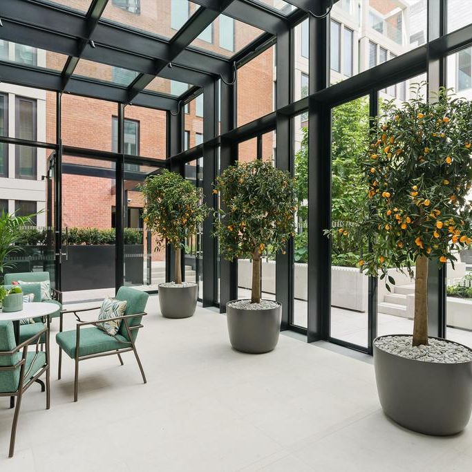 4 bedroom flat to rent - Photo 1