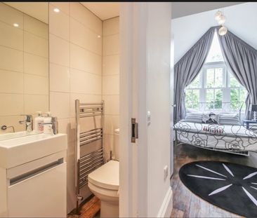 9 bed Detached - To Let - Photo 1