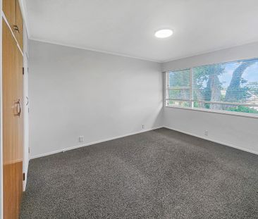 ONE TREE HILL Moana Avenue 3 bedroom recently decorated with double... - Photo 5