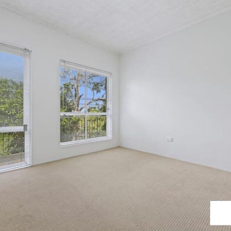 Earlwood - Photo 1