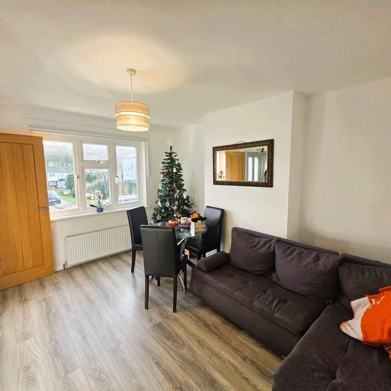 2 bedroom property to rent - Photo 1