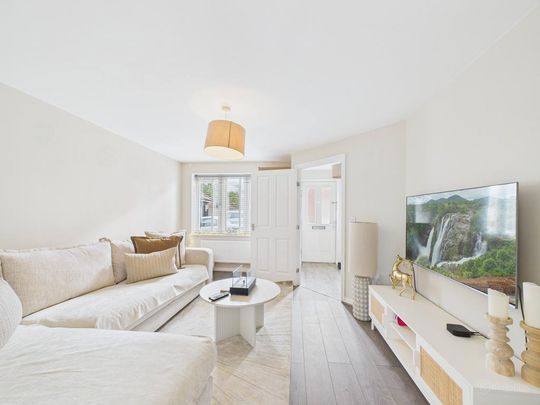 3 bedroom semi-detached house to rent - Photo 1