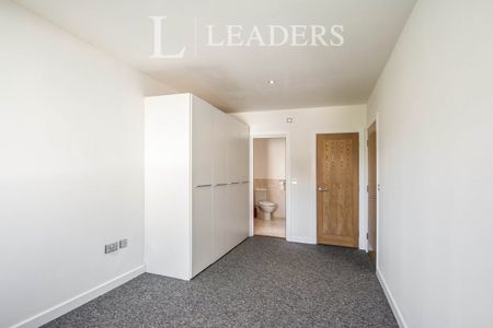 2 bedroom apartment to rent Glenair Avenue, Lower Parkstone, BH14 - Photo 4