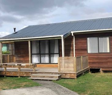 Charming Three Bedroom Home - Photo 5