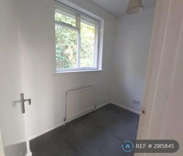 5 bedroom semi-detached house to rent - Photo 5
