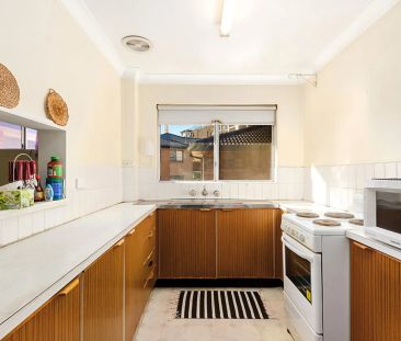 Cosy 2-Bedroom Retreat Near Parramatta Golf Course & Parramatta Park - Photo 3