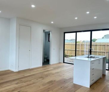 Thomastown - Photo 2