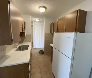 929 37 st sw ONE BEDROOM INNER CITY — 1 Bedroom Apartment - Photo 1